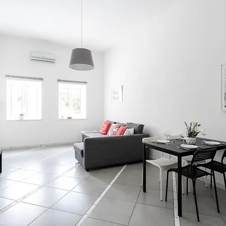 Marisabella With Terrace Apartment