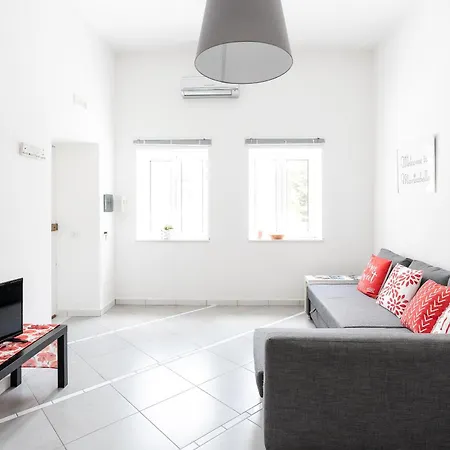 Marisabella With Terrace Apartment